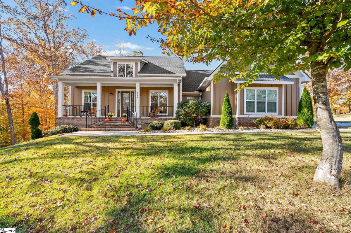 555 Riverstead Drive