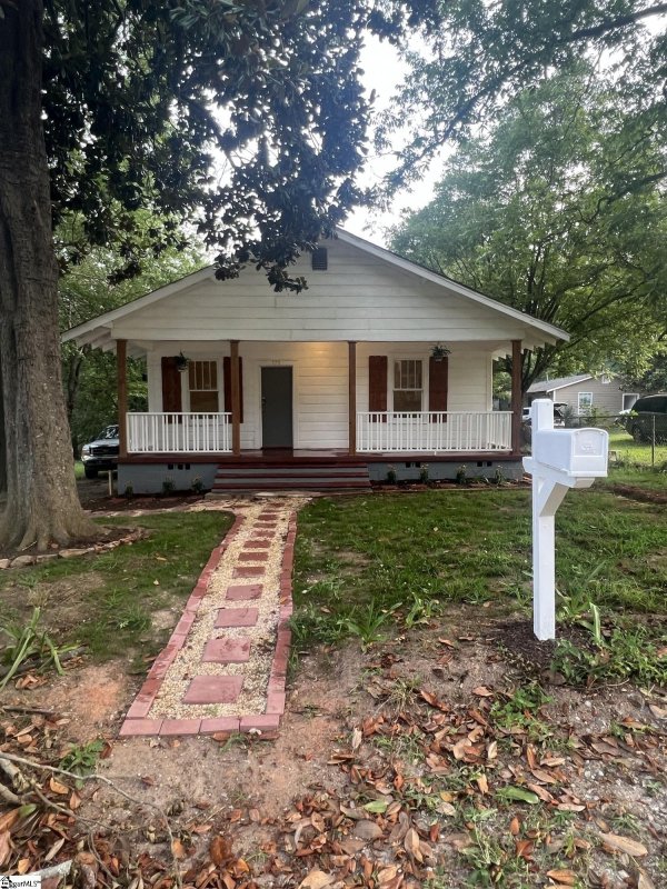 779 Saxon Avenue
