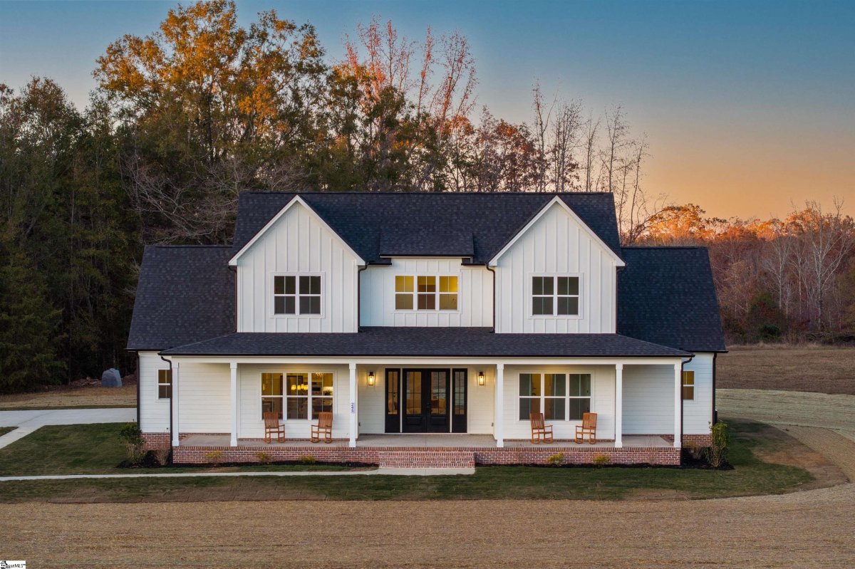 245 W Chapman Road