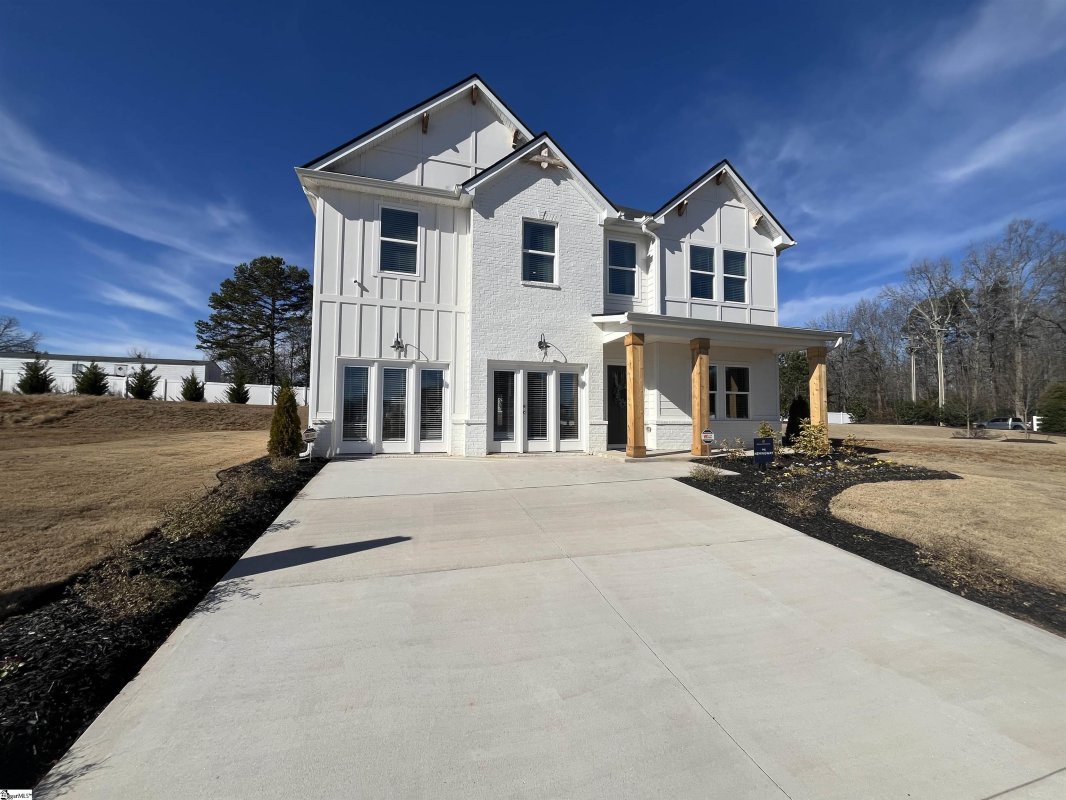 8 Juniper Valley Circle