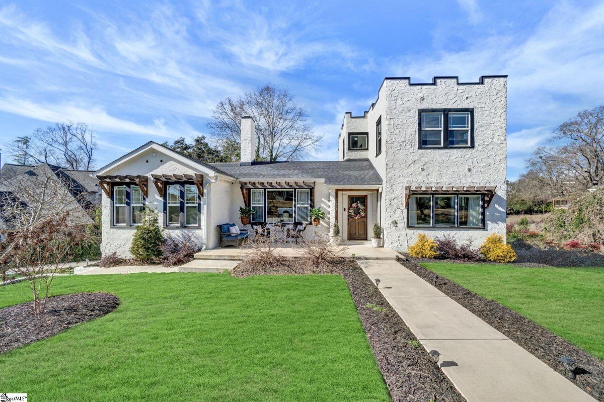 176 E Victoria Road