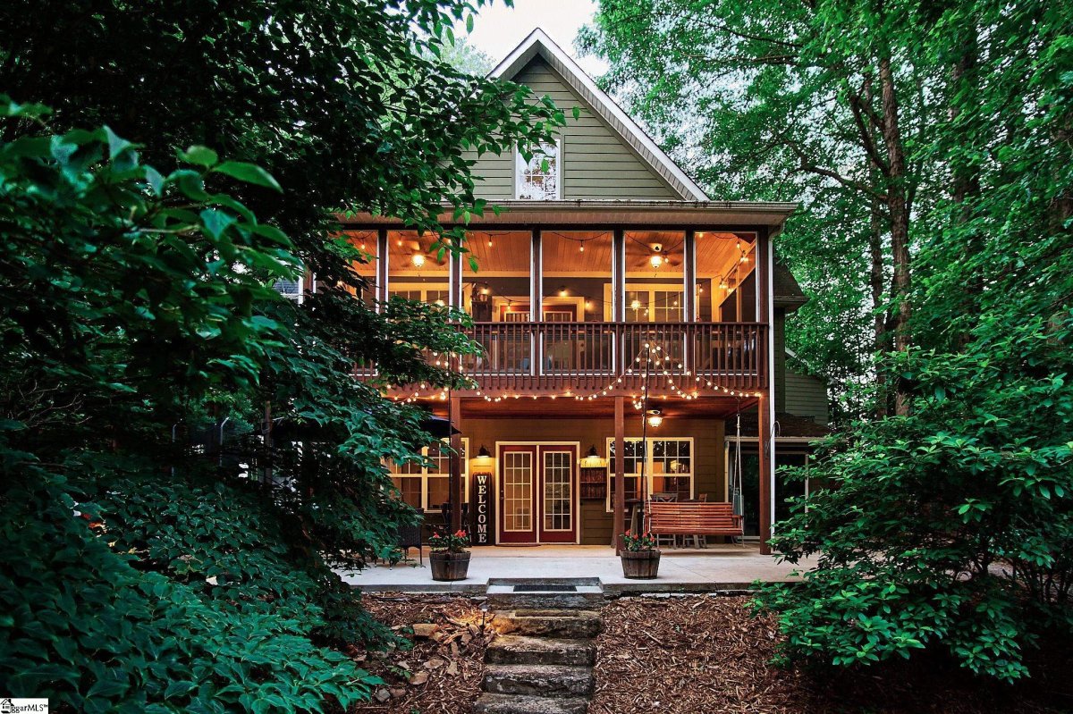 141 W Waters Edge Lane