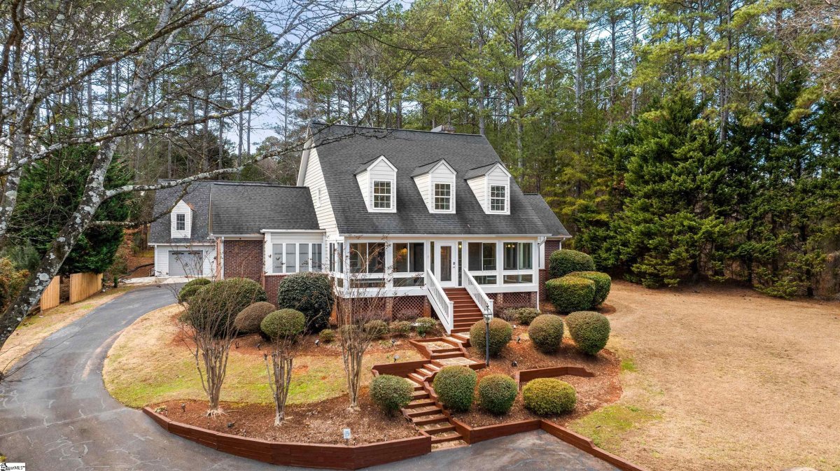 104 Emerald Pointe Drive