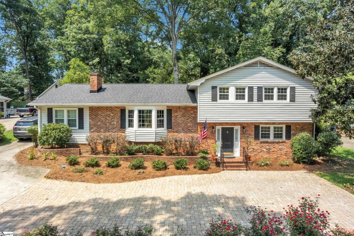 1009 Edwards Road