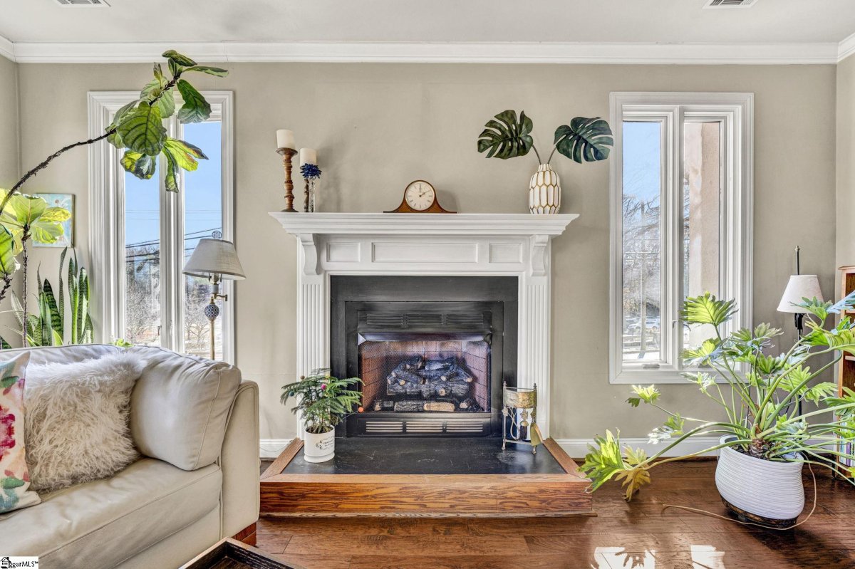 1209 E Washington Street Unit 106