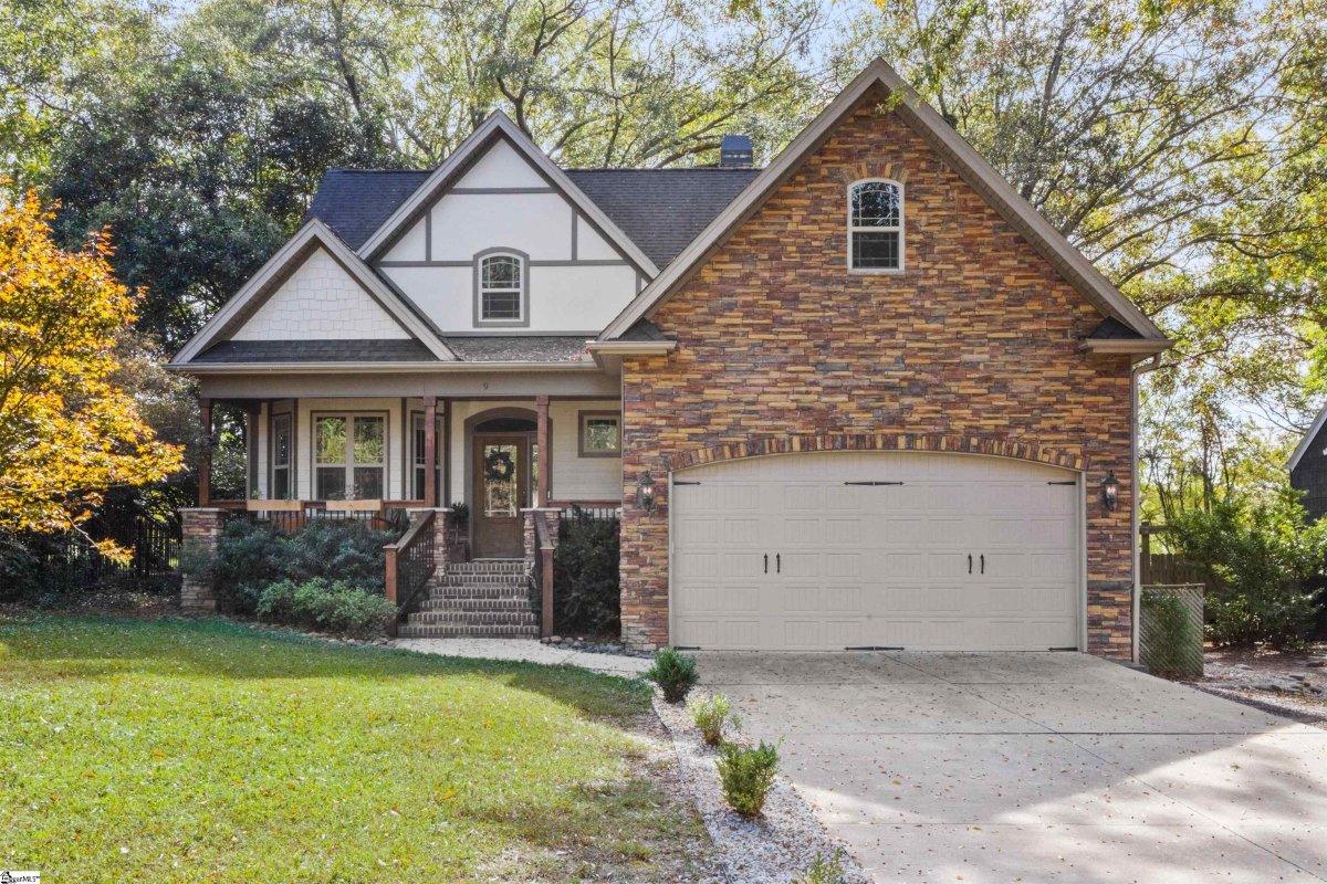 9 Waverly Court