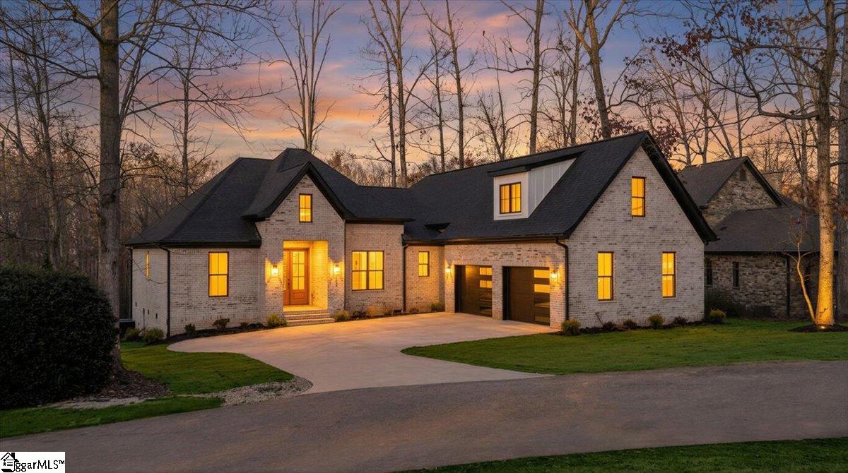 304 Ave Of Oaks