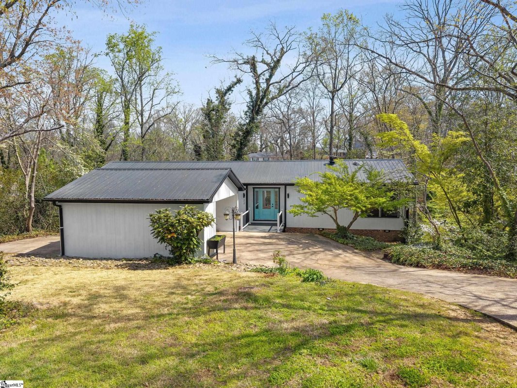 22 E. Indian Trail