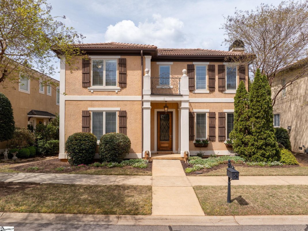 8 Arezzo Drive