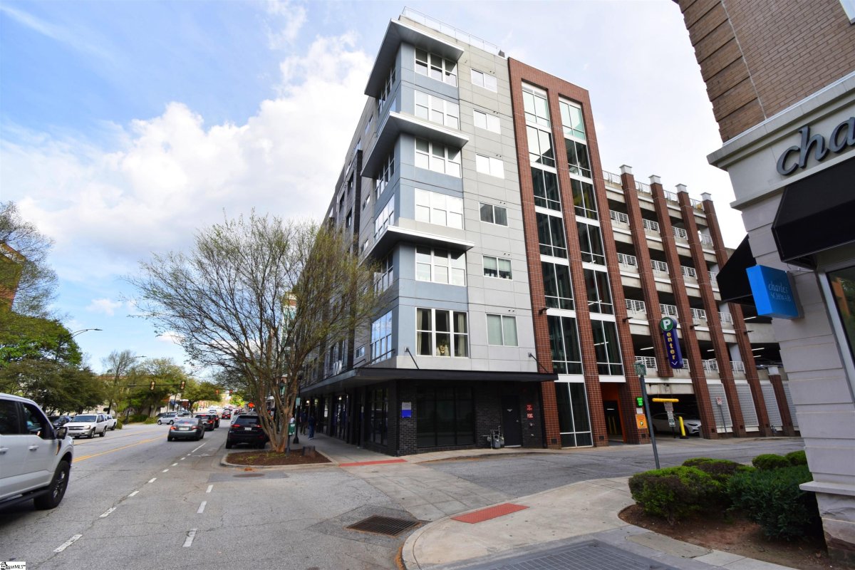 100 E Washington Street Apt 32