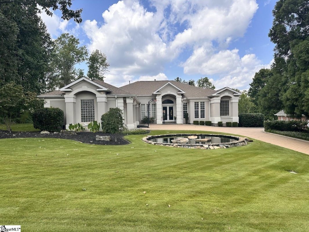 5 Country Squire Court