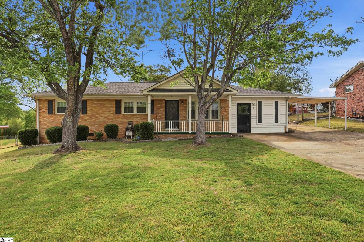 8 Woodridge Drive