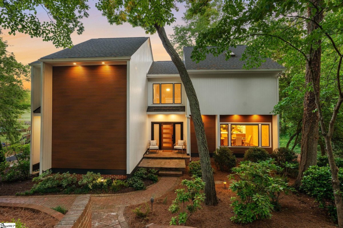 8 De Braham Court