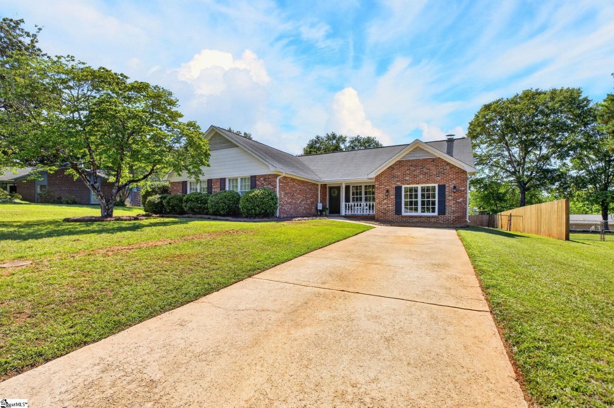 102 Ambergate Court