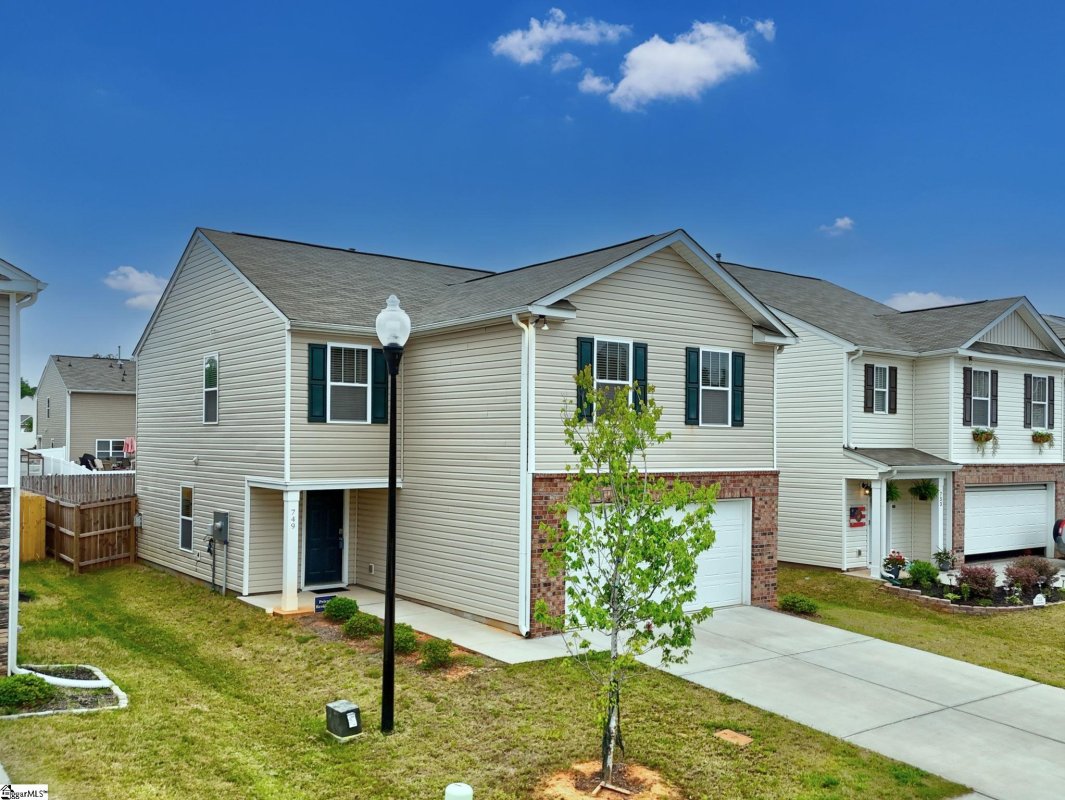 749 Ashwood Way