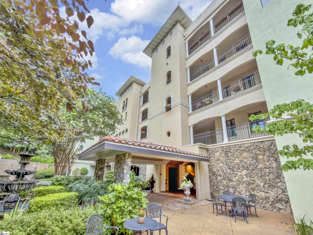 1209 E Washington Street Unit 101