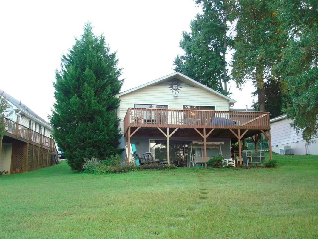 136 Coates Rd