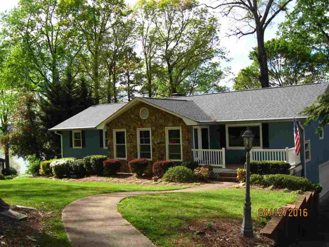 138 Lake Bowen Drive