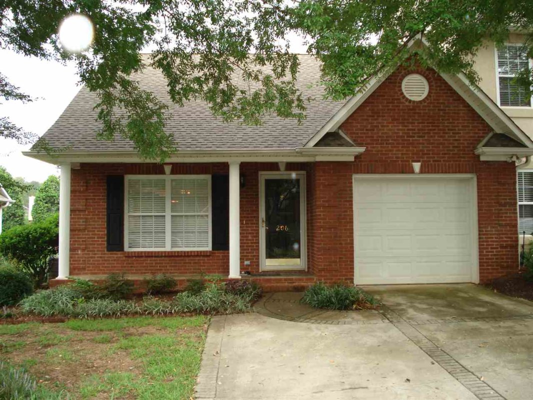 206 Rexford Dr
