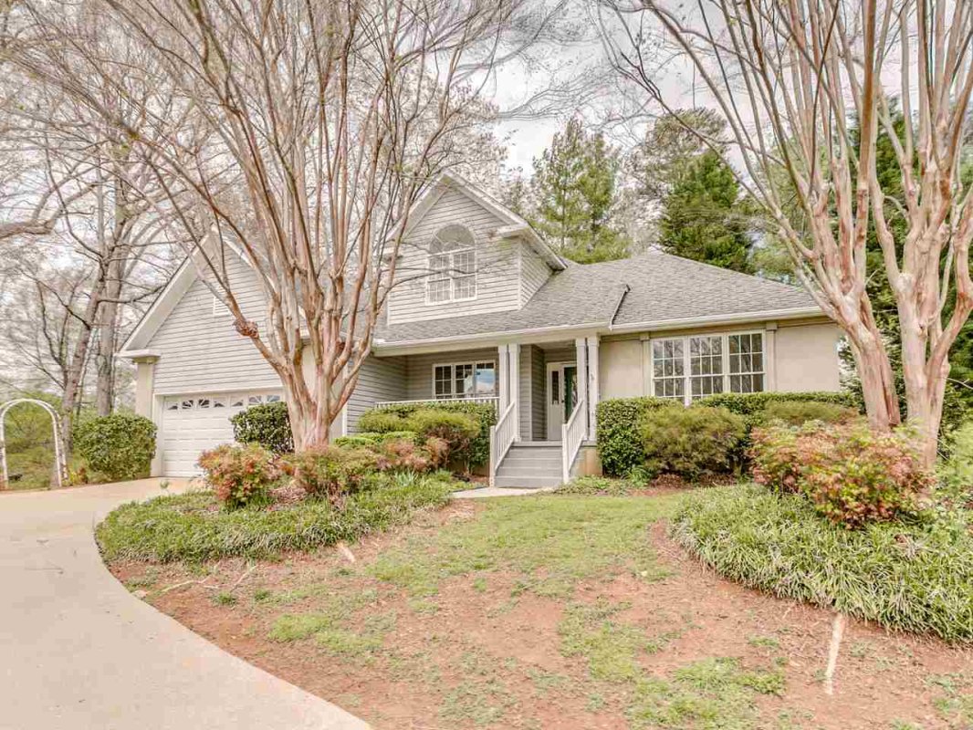 121 N River Hills Drive