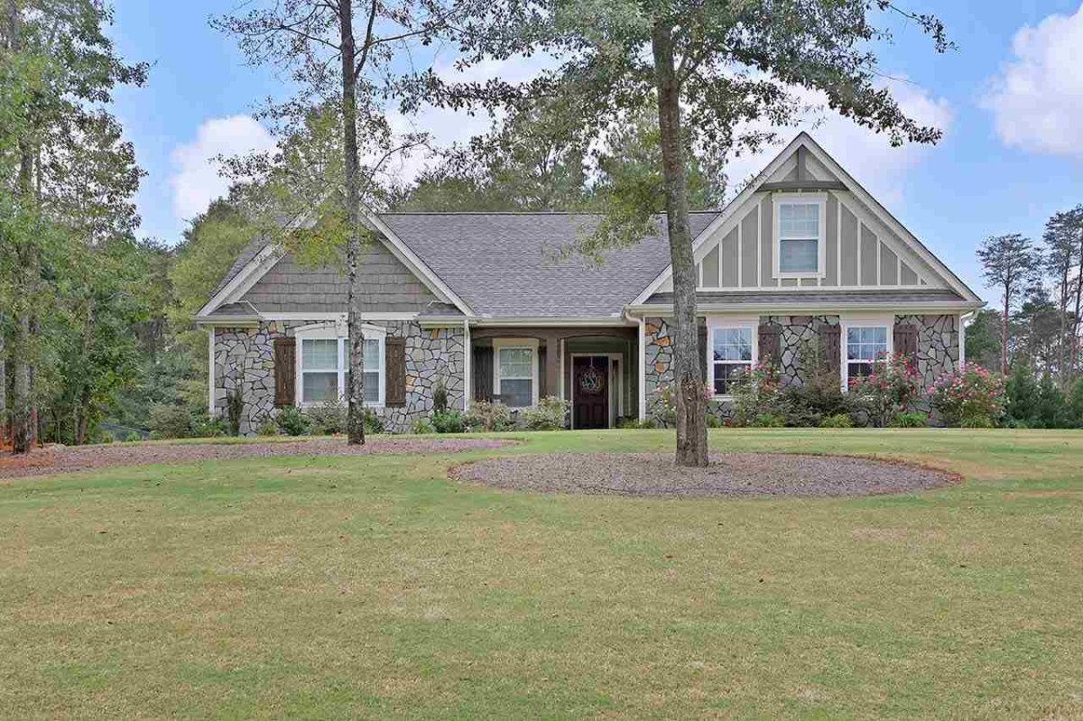 460 Sunset Pointe Dr.