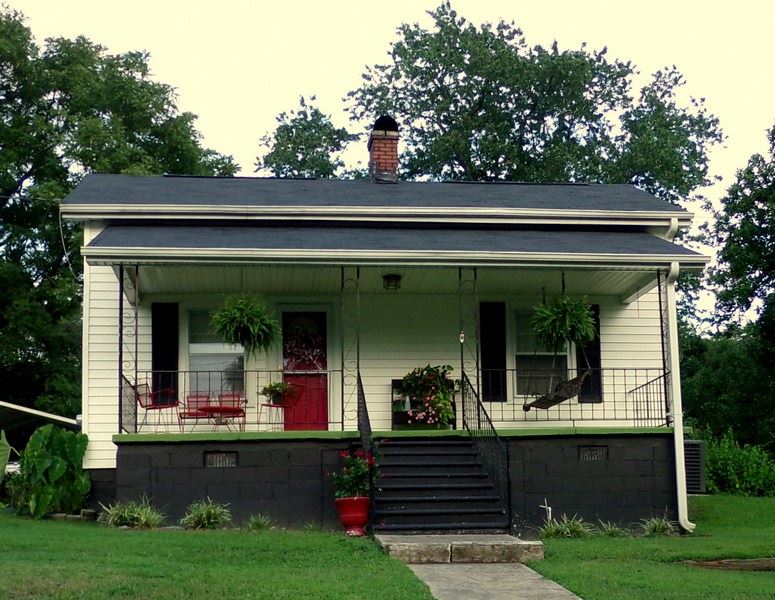 221 Douglas St