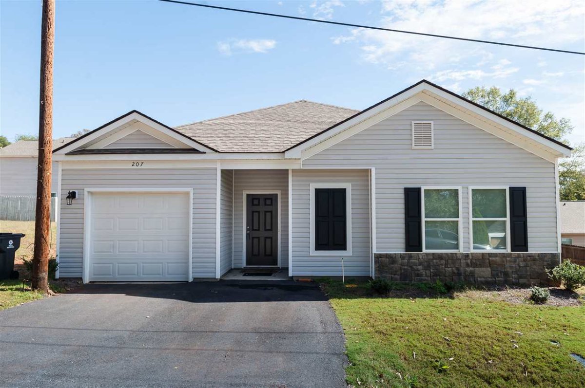 207 Crescent Circle
