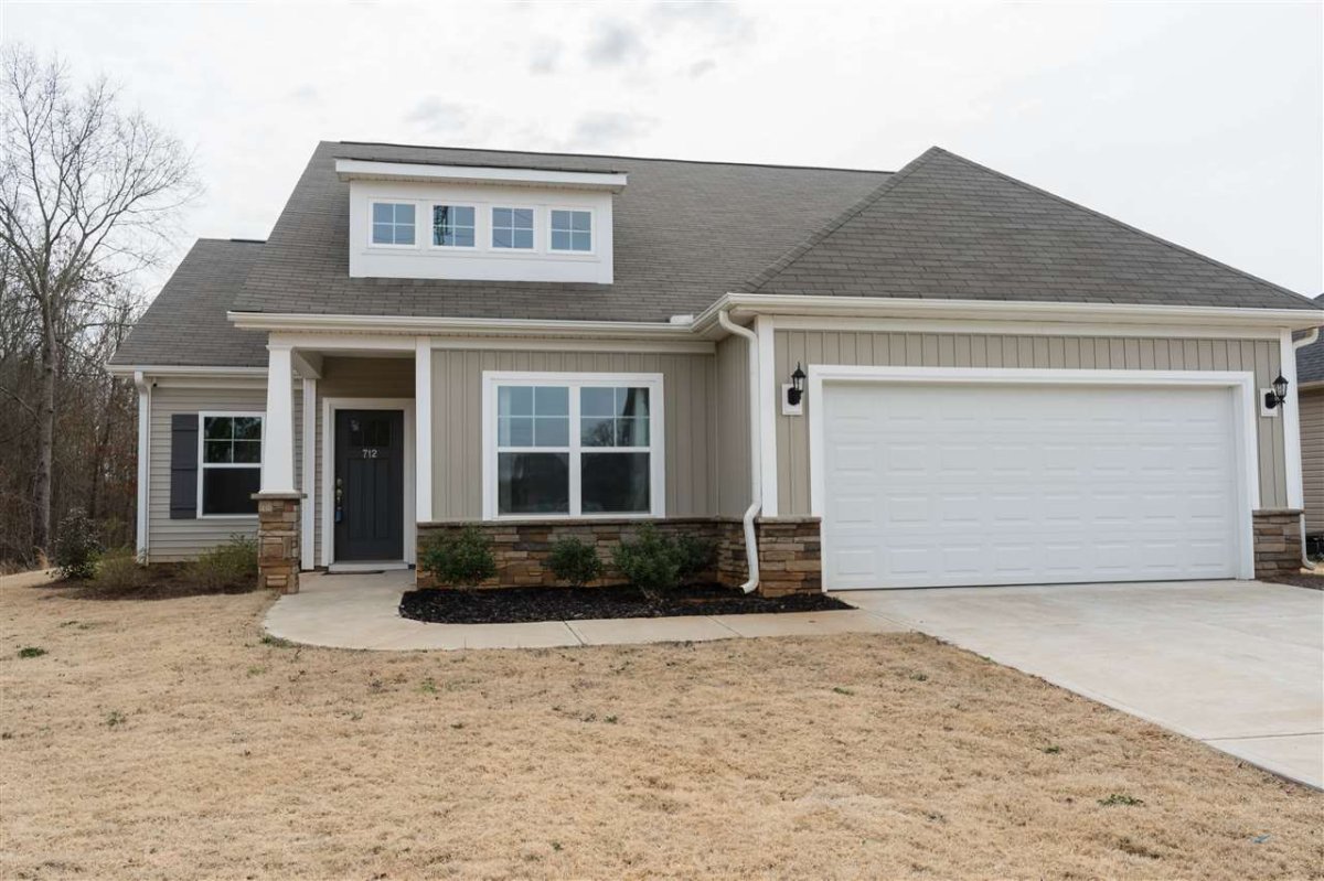 712 Maple Hollow Dr
