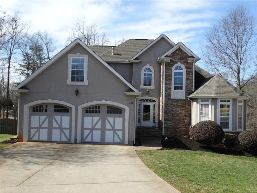 627 Latimer Dr