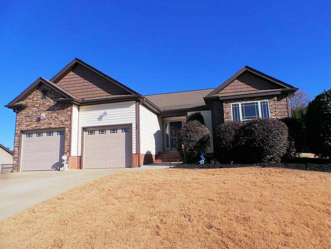 190 Glendower Ln