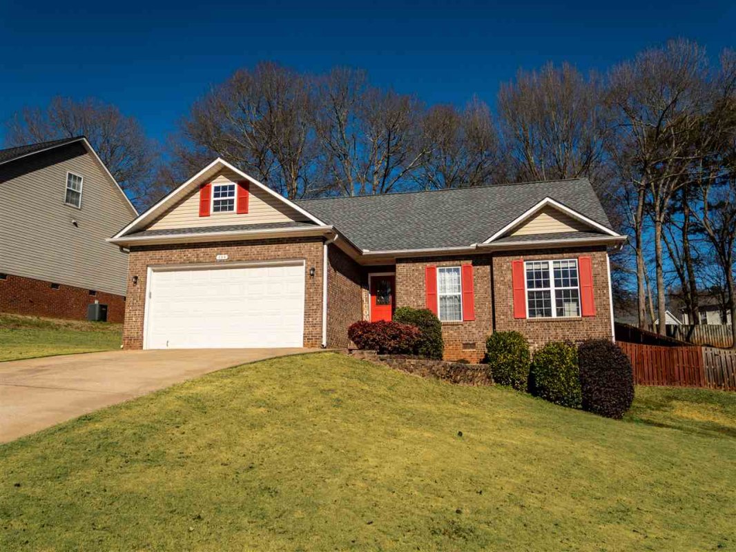 255 Lynhaven Dr