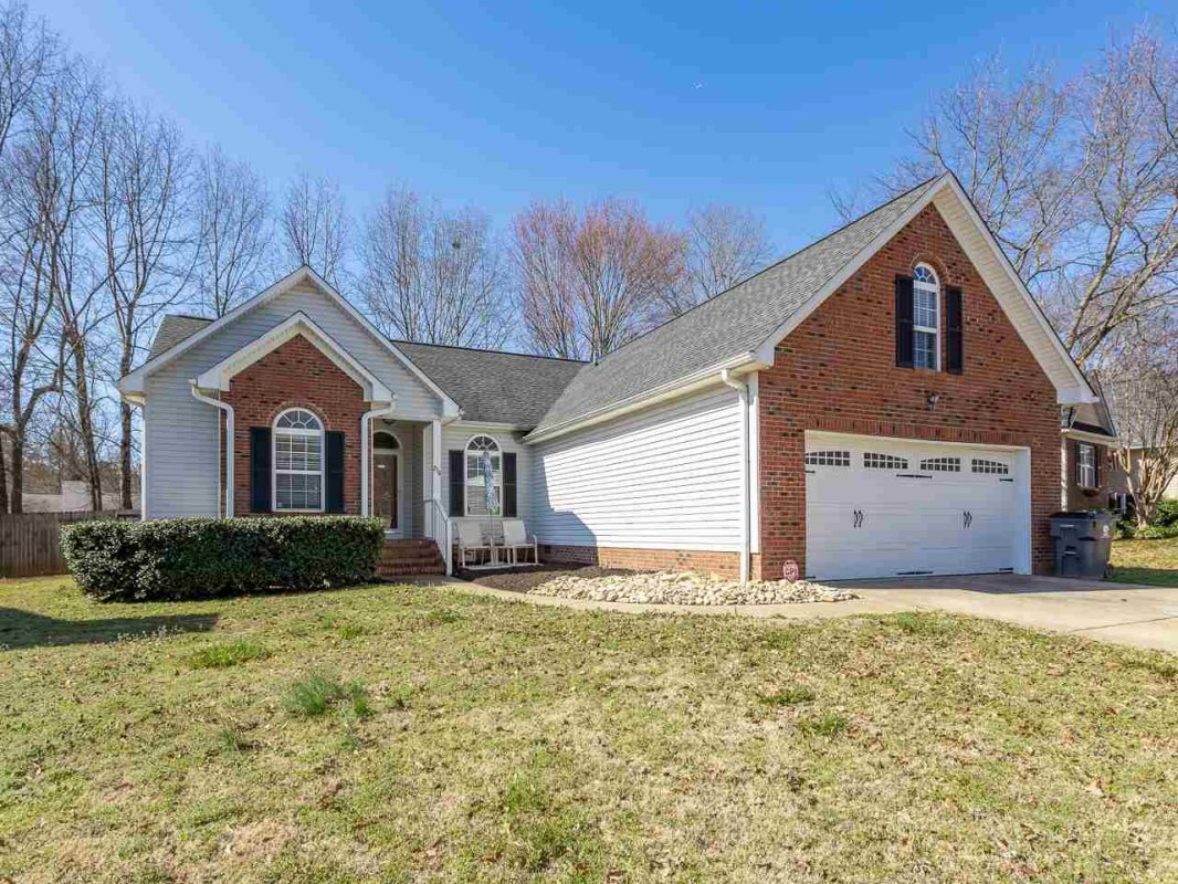 216 Silverbell Dr