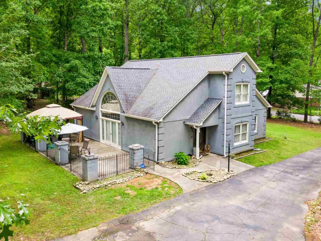 1231 Deerfield Drive