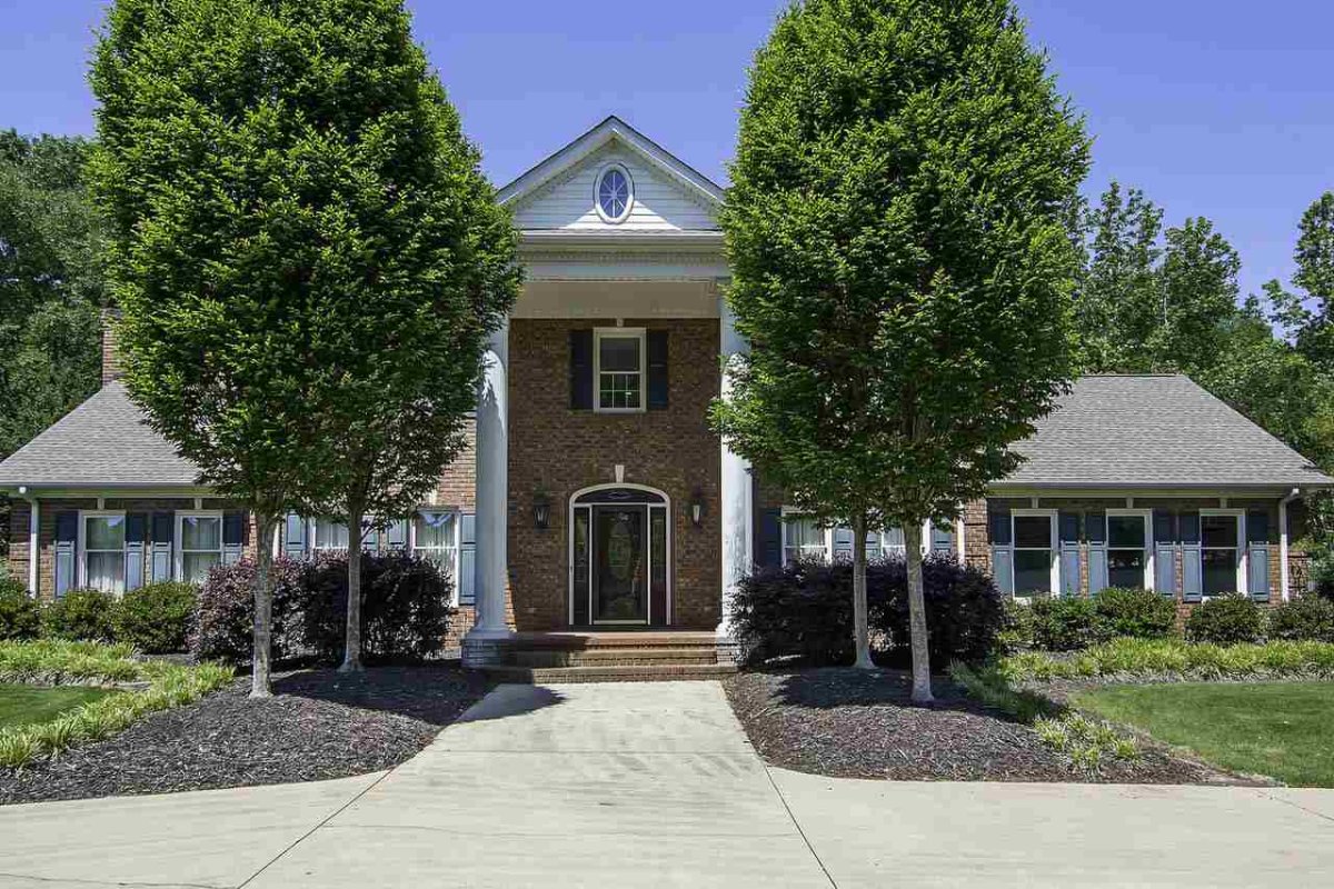 124 Sugarmill Ln.