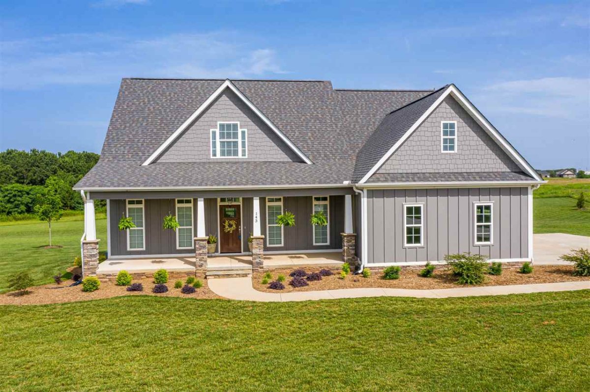 143 N Stallion Drive