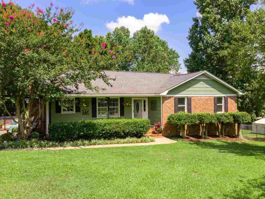 330 Woodsong Dr