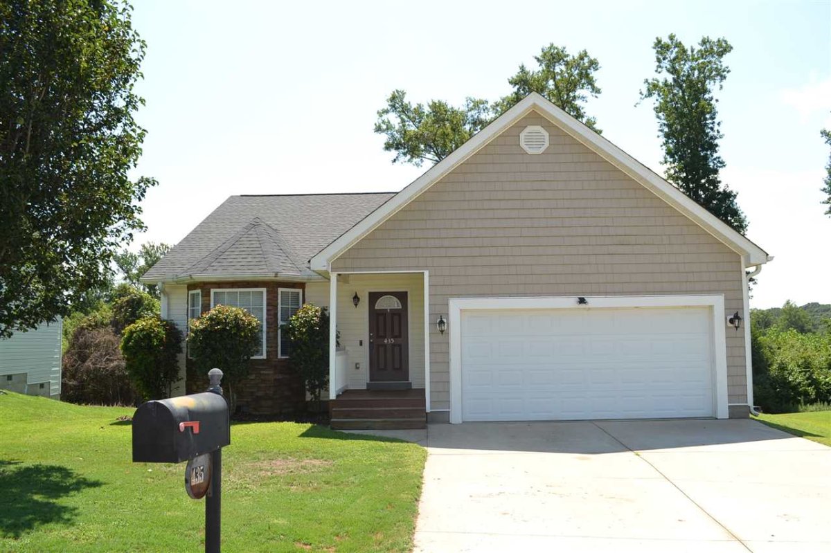 435 Lynnell Way