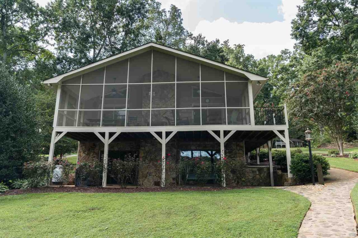 120 Lake Bowen Drive
