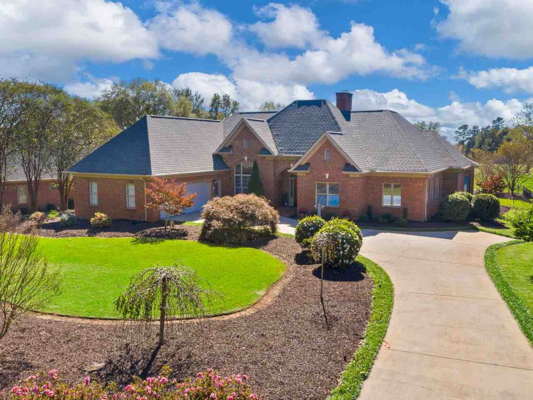 124 River Falls Dr
