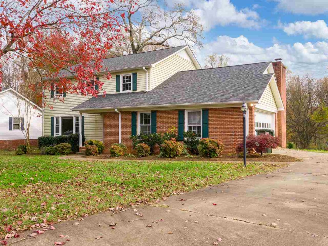 11 Persimmon Hill