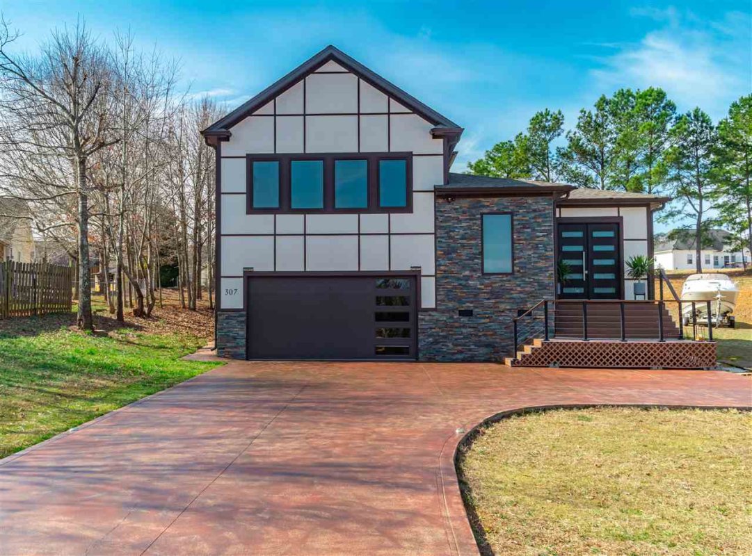 307 N Fredrick Way