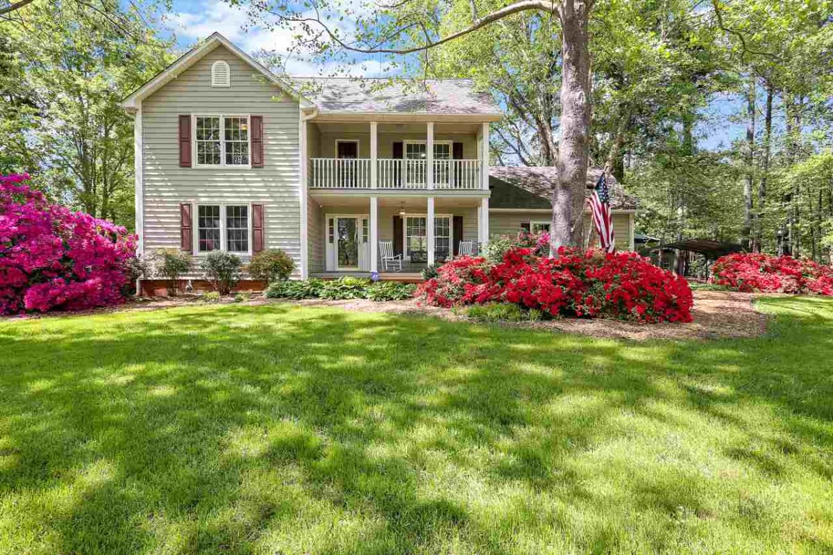537 Cambridge Dr