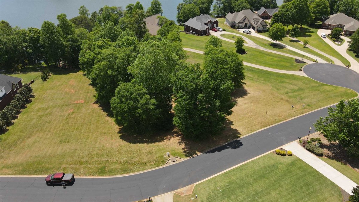 308 Shoreview Dr