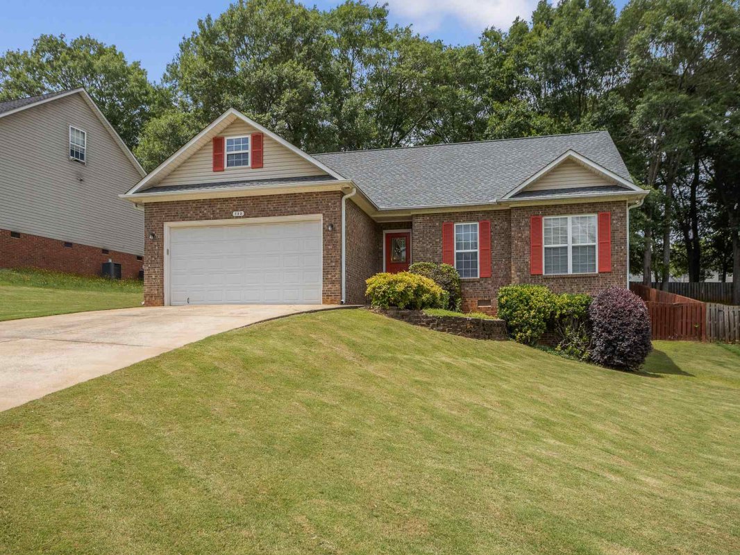 255 Lynhaven Dr