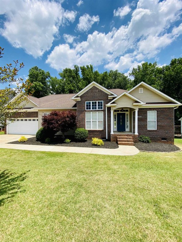 835 Laurelcreek Dr