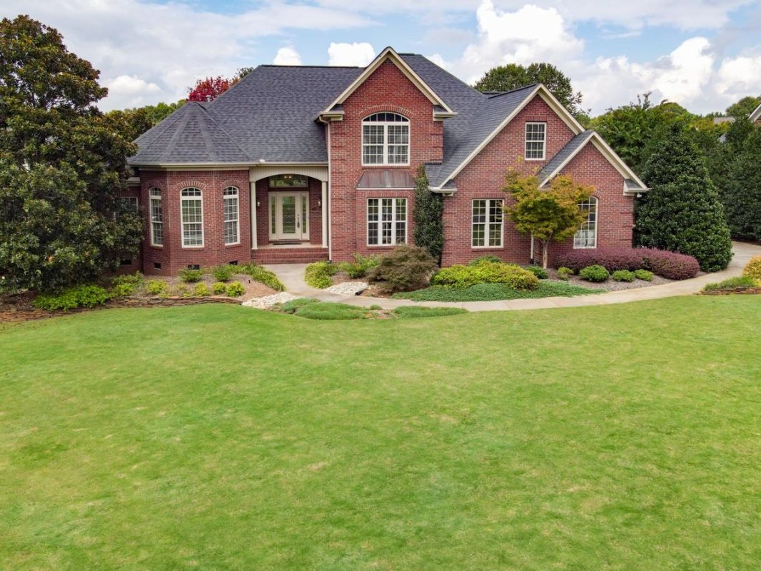 426 Hunting Crest Court
