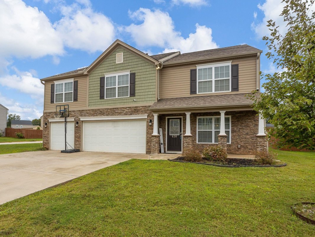416 Saddleback Trl