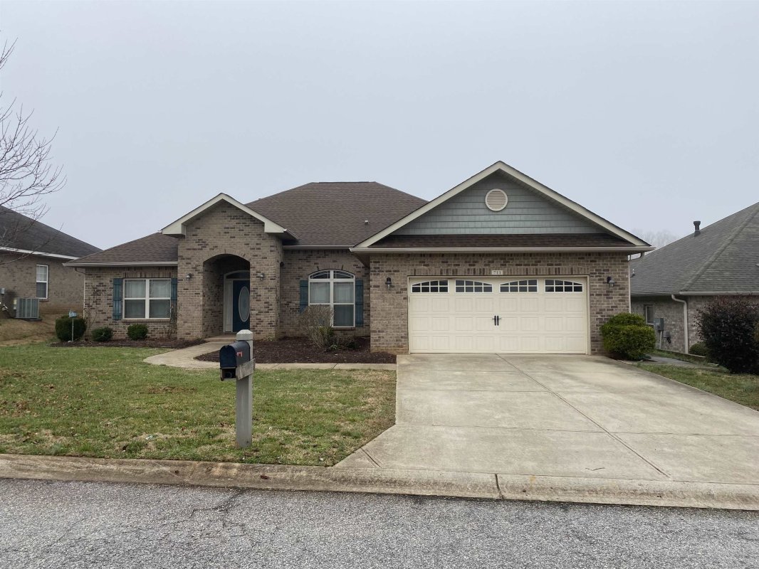 711 Misty Glen Ln