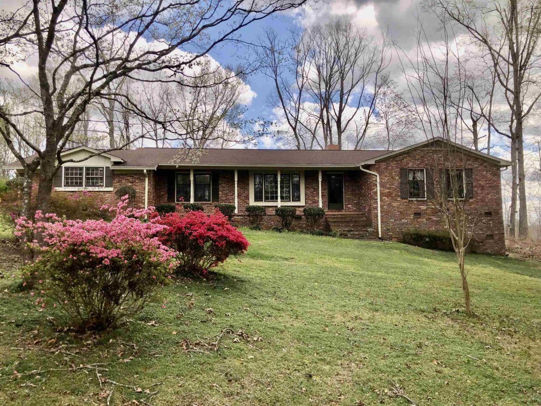 213 Crestview Dr.