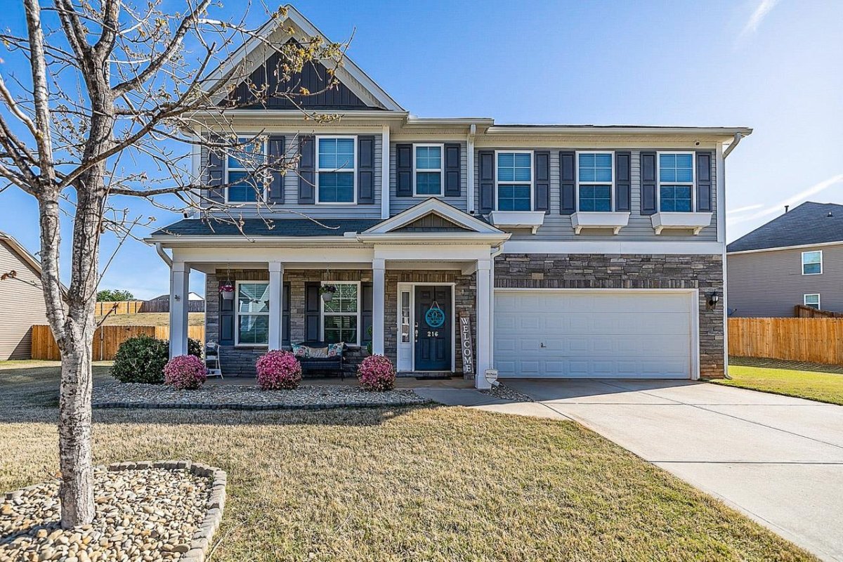 216 Castleton Cir